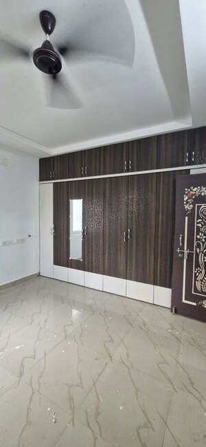 Room in 2 BHK Builder Floor at Kondapur – for Rent