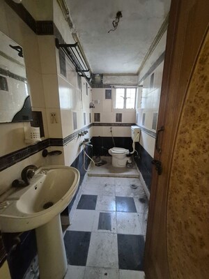 Washroom in 3 BHK Apartment at Mayur Vihar – for Rent