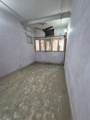 Hall in 3 BHK Apartment at Mayur Vihar – for Rent