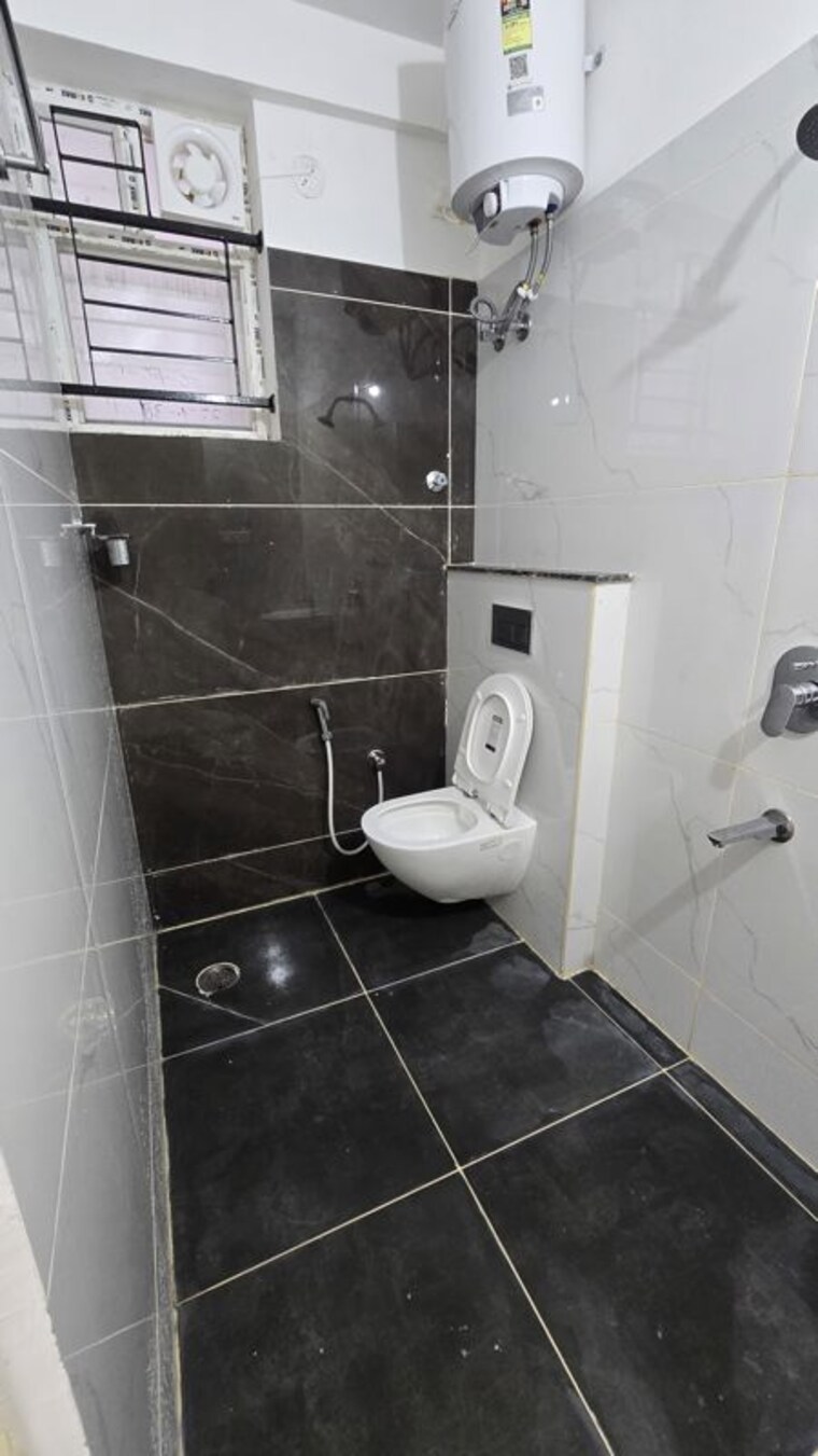 Bathroom, united-sun-city 3 Bedroom 1425 Sq.Ft. Apartment In Kadugodi Bangalore 10746517