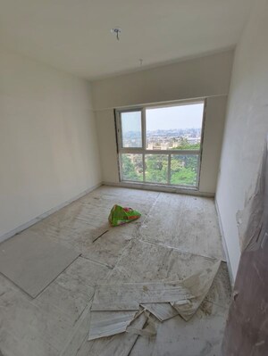 Room in 2 BHK Apartment at VKG Amazon, Andheri East – for Rent