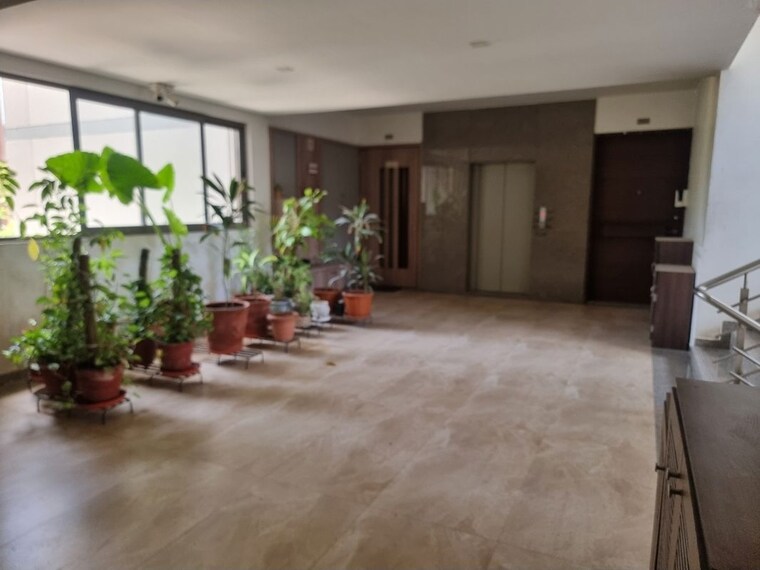  Parking, bodakdev 3 Bedroom 2000 Sq.Ft. Apartment In Bodakdev Ahmedabad 10746590
