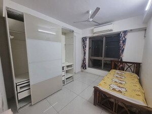 Room in 3 BHK Apartment at Bodakdev – for Rent