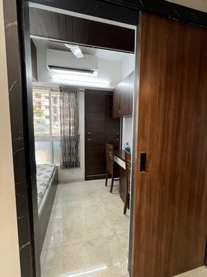 Room in 1.5 BHK Apartment at Lodha Amara, Kolshet Road – for Rent