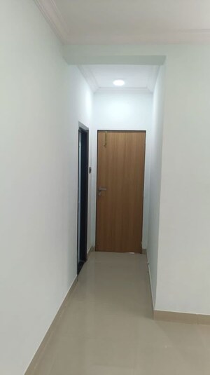 Furnished Amenities in 2 BHK Apartment at Dosti Eastern Bay, Wadala – for Rent