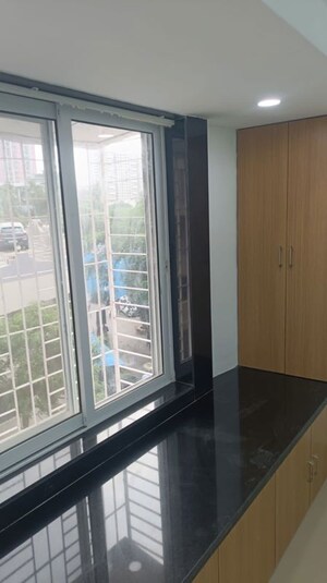 Furnished Amenities in 2 BHK Apartment at Dosti Eastern Bay, Wadala – for Rent