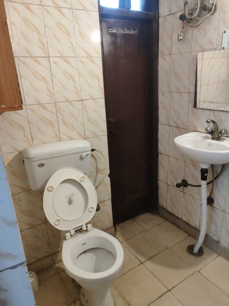 Bathroom, rwa-apartments-sector-27 1 RK 267 Sq.Ft. Builder Floor In Sector 27 Noida 10746629