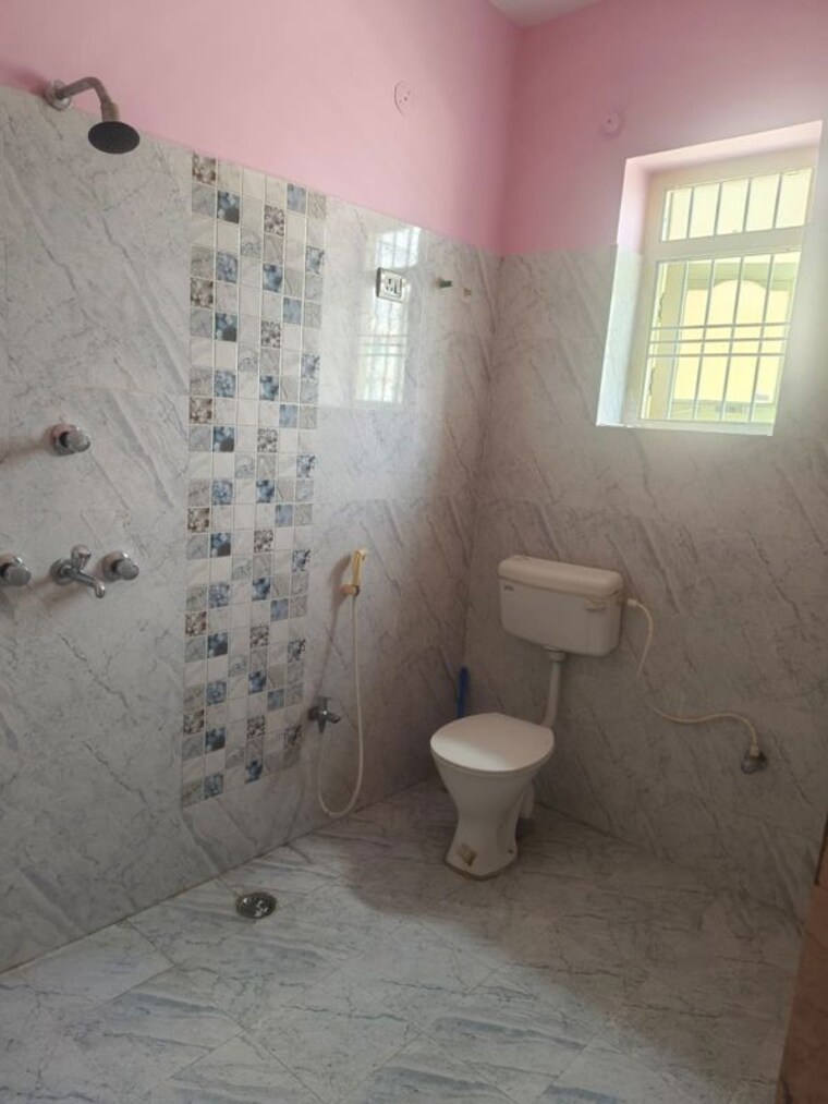 Bathroom, patliputra colony Commercial Office Space 1250 Sq.Ft. In Patliputra Colony Patna 10746638