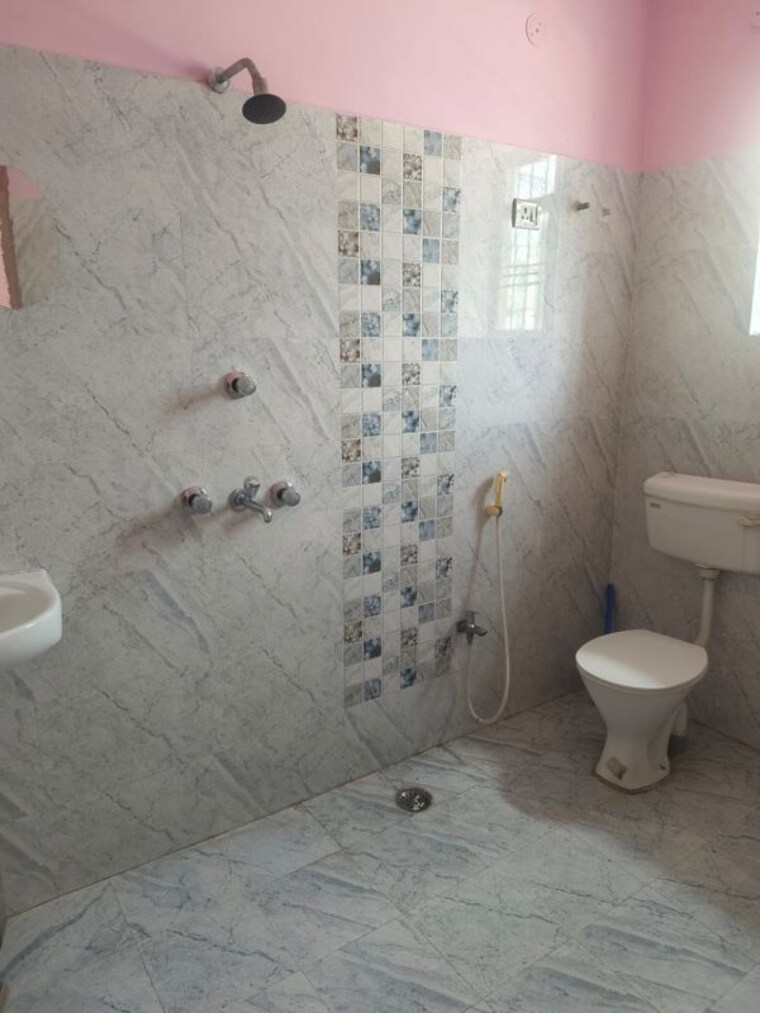 Bathroom, patliputra colony Commercial Office Space 1250 Sq.Ft. In Patliputra Colony Patna 10746638