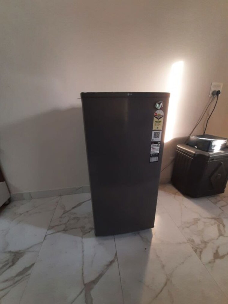 Room, kharar road 2 Bedroom 110 Sq.Yd. Apartment In Kharar Road Mohali 10746635