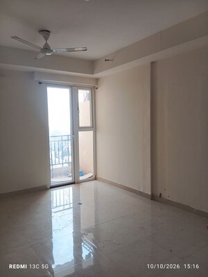 Room in 2 BHK Apartment at Signature Global Prime, Sector 63a – for Rent