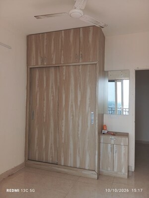 Room in 2 BHK Apartment at Signature Global Prime, Sector 63a – for Rent