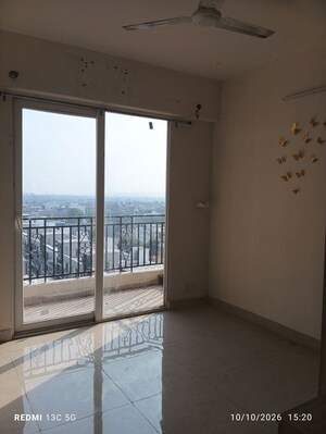 Room in 2 BHK Apartment at Signature Global Prime, Sector 63a – for Rent