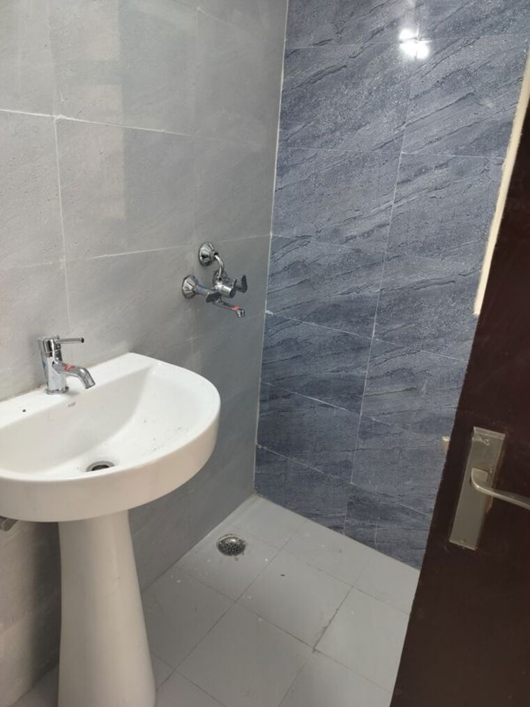 Bathroom, saviour-green-arch 2 Bedroom 860 Sq.Ft. Apartment In Tech Zone 4 Greater Noida Greater Noida 10746667