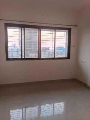 Room in 2 BHK Apartment at Siddharth Palace, Malad West – for Rent