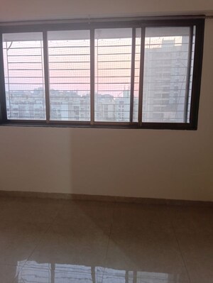 Room in 2 BHK Apartment at Siddharth Palace, Malad West – for Rent