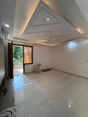 Room in 2 BHK Builder Floor at Kalkaji – for Rent