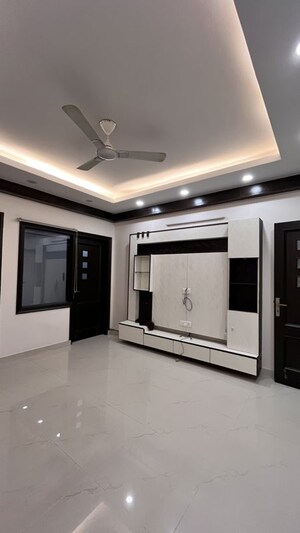 Room in 3 BHK Builder Floor at Kailash Colony – for Sale