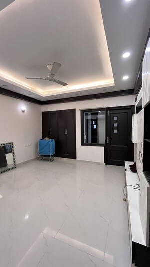 Room in 3 BHK Builder Floor at Kailash Colony – for Sale