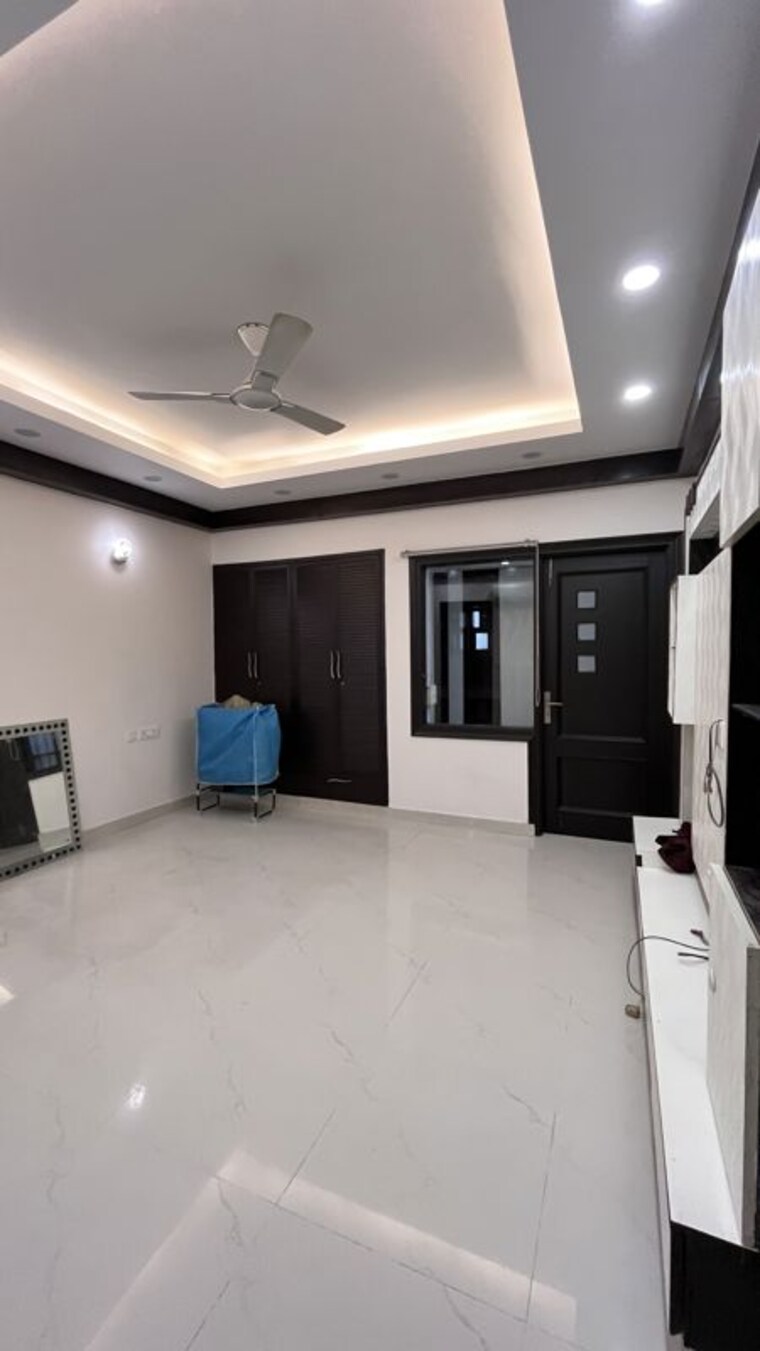 Room, kailash colony 3 Bedroom 2700 Sq.Ft. Builder Floor In Kailash Colony Delhi 10746691