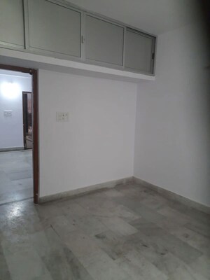 Room in 2 BHK Apartment at Anandpuri – for Rent