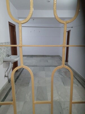 Furnished Amenities in 2 BHK Apartment at Anandpuri – for Rent