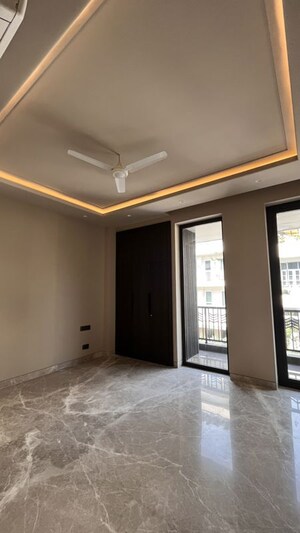 Room in 4 BHK Builder Floor at Kailash Colony – for Sale