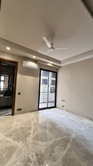 Room in 4 BHK Builder Floor at Kailash Colony – for Sale