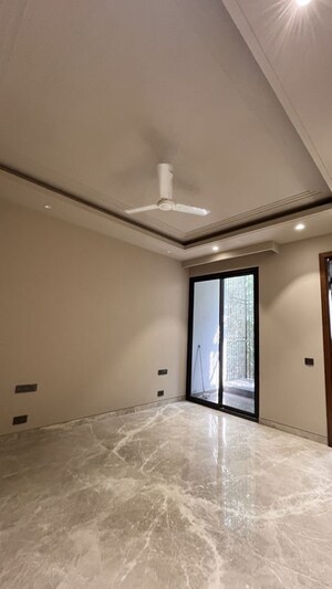 Room in 4 BHK Builder Floor at Kailash Colony – for Sale