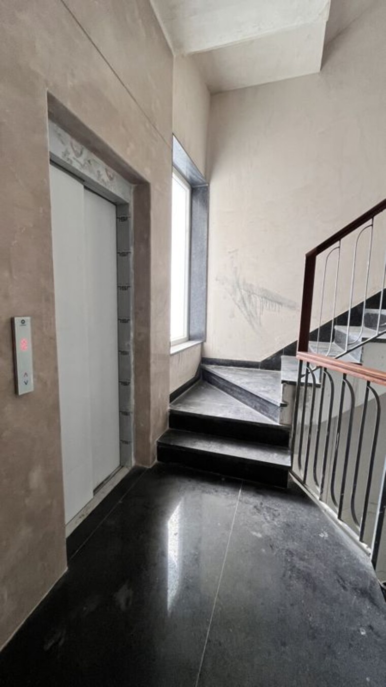Balcony, kailash colony 4 Bedroom 311 Sq.Yd. Builder Floor In Kailash Colony Delhi 10746713