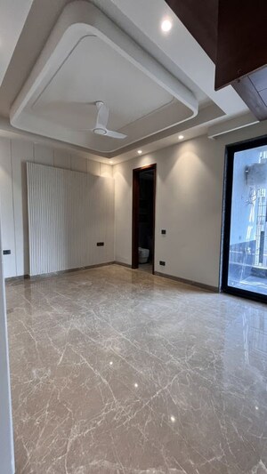 Room in 4 BHK Builder Floor at Kailash Colony – for Sale