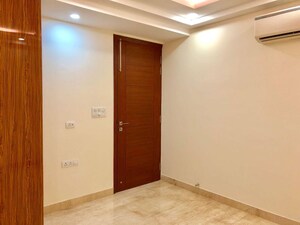Room in 4 BHK Builder Floor at Kailash Colony – for Sale