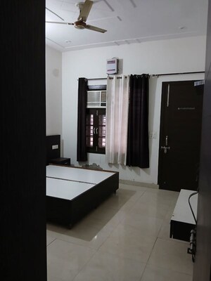 Room in 3 BHK Independent House at Sector 17 – for Rent