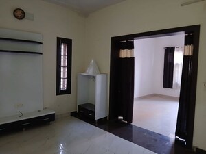 Room in 3 BHK Independent House at Sector 17 – for Rent