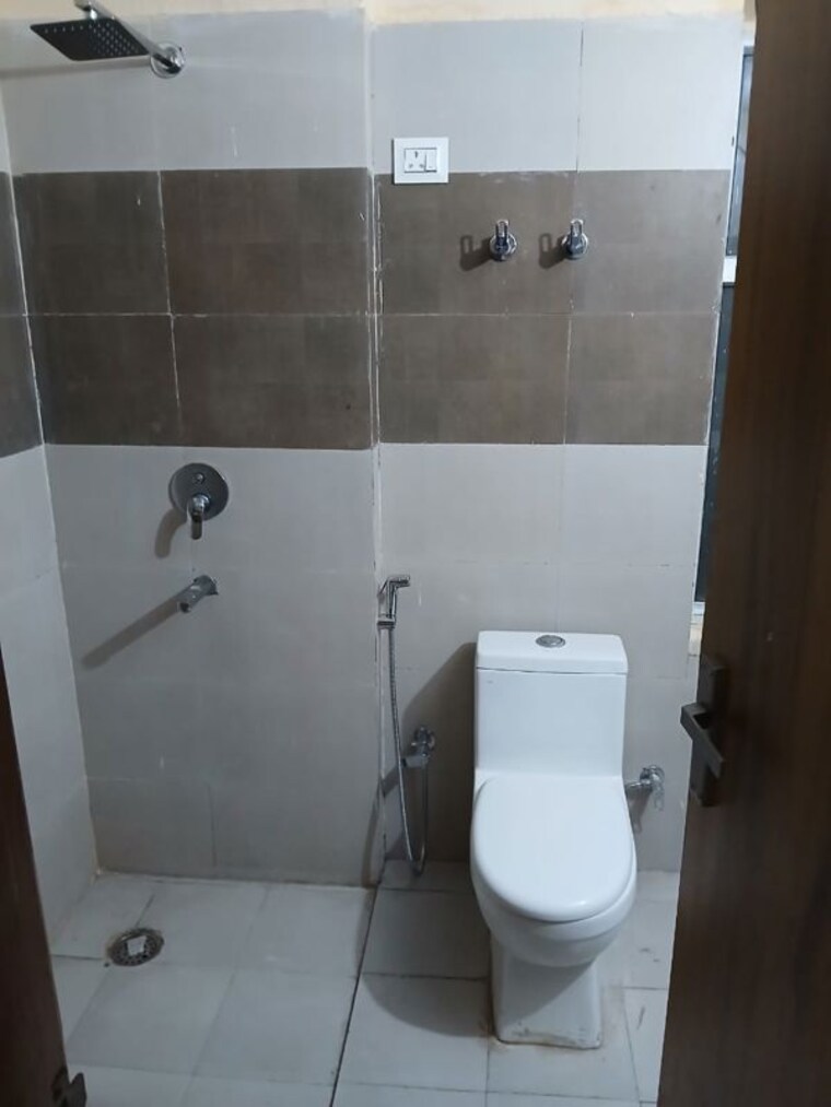Bathroom, sector 11 2 Bedroom 250 Sq.Yd. Independent House In Sector 11 Hisar 10746732