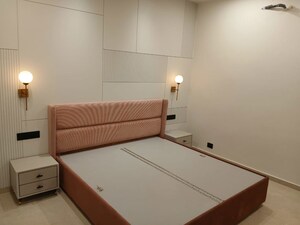 Room in 3 BHK Builder Floor at Sector 16 – for Rent