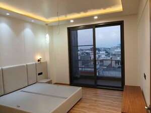 Room in 3 BHK Builder Floor at Sector 16 – for Rent