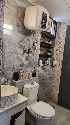 Team Area in 3 BHK Apartment at Omaxe Heights, Sector 86 – for Rent