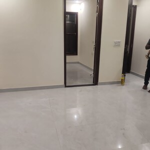 Room in 3 BHK Builder Floor at Sector 5 – for Rent