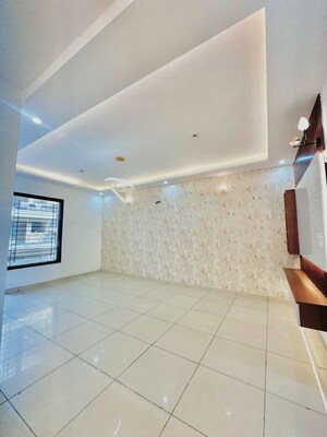Room in 3 BHK Apartment at Ambala Highway – for Rent