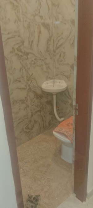 Bathroom in 2.5 BHK Builder Floor at Spring Field, Sector 31 – for Sale