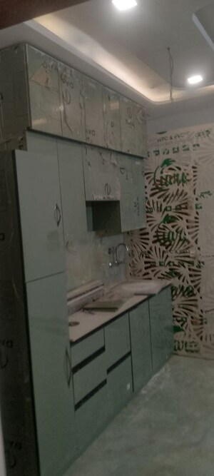 Bathroom in 2.5 BHK Builder Floor at Spring Field, Sector 31 – for Sale