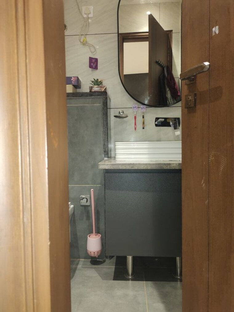Kitchen, east of kailash 3 Bedroom 1800 Sq.Ft. Builder Floor In East Of Kailash Delhi 10746904