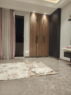 Furnished Amenities in 3 BHK Builder Floor at East Of Kailash – for Rent