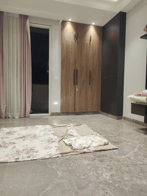 Furnished Amenities in 3 BHK Builder Floor at East Of Kailash – for Rent