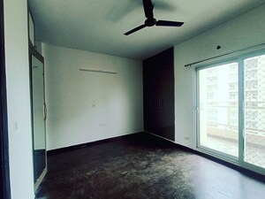Room in 2 BHK Apartment at Jm Orchid, Sector 76 – for Rent