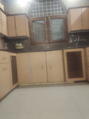 Furnished Amenities in 2 BHK Builder Floor at Lajpat Nagar 4 – for Rent