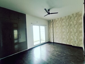 Room in 3 BHK Apartment at Elite Golf Green, Sector 79 – for Rent