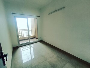 Room in 3 BHK Apartment at Elite Golf Green, Sector 79 – for Rent