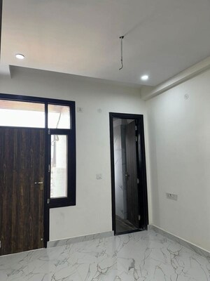 Room in 3 BHK Builder Floor at Sector 72 – for Sale